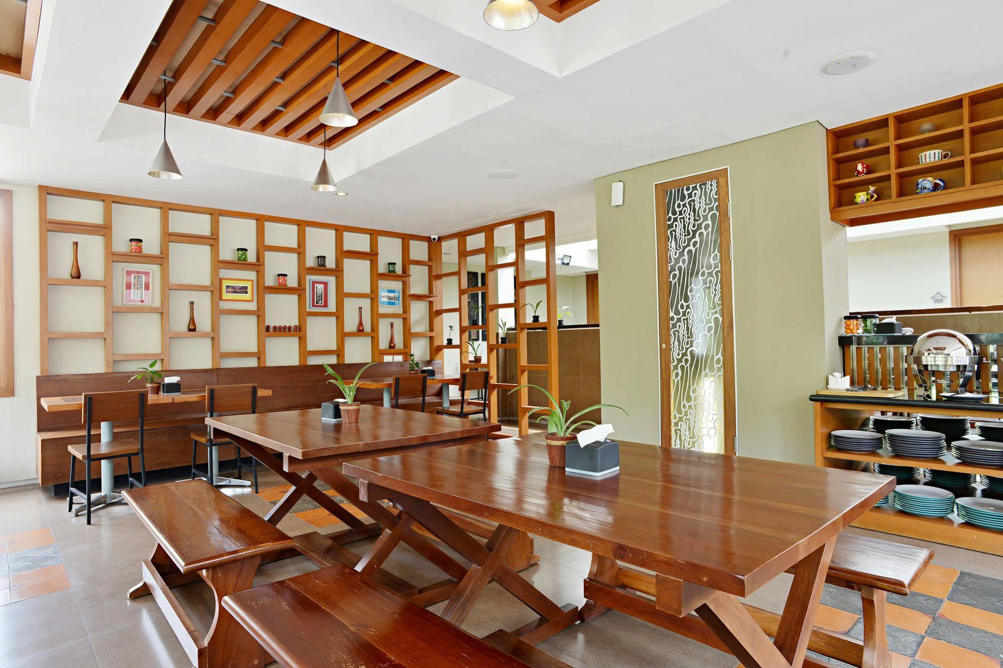 Zen Cibeunying Riau Hotel