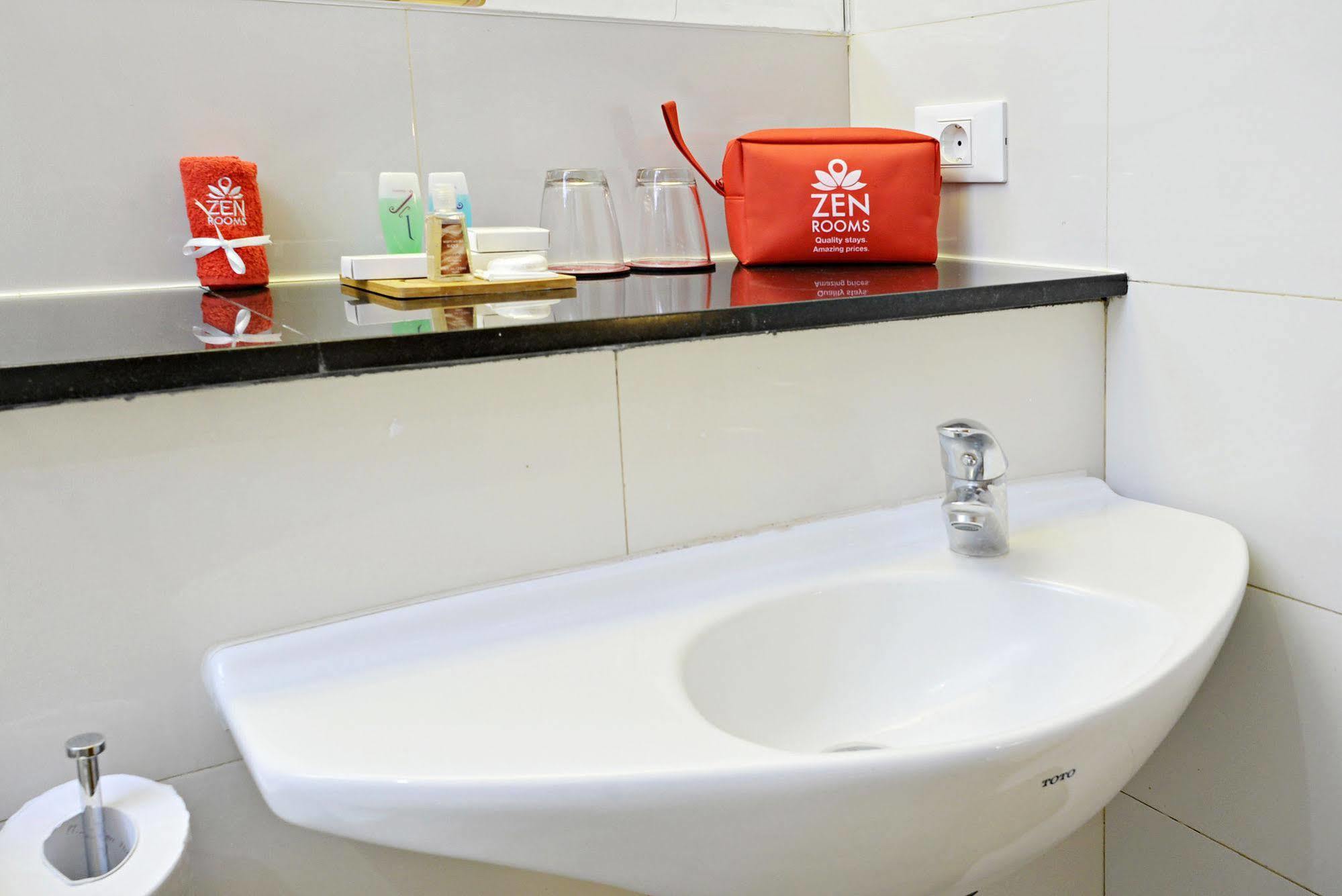 Hotel Zen Cibeunying Riau Bandung