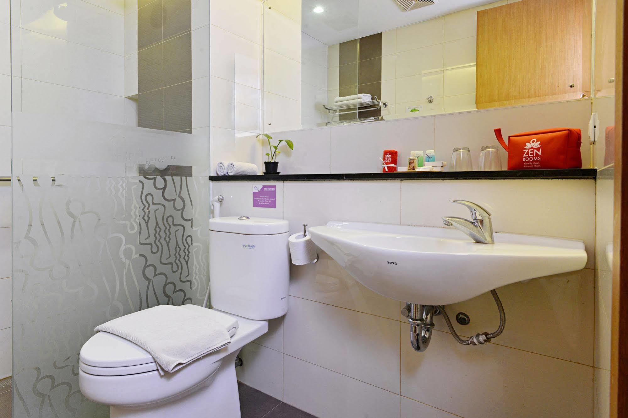 Zen Cibeunying Riau Hotel Bandung
