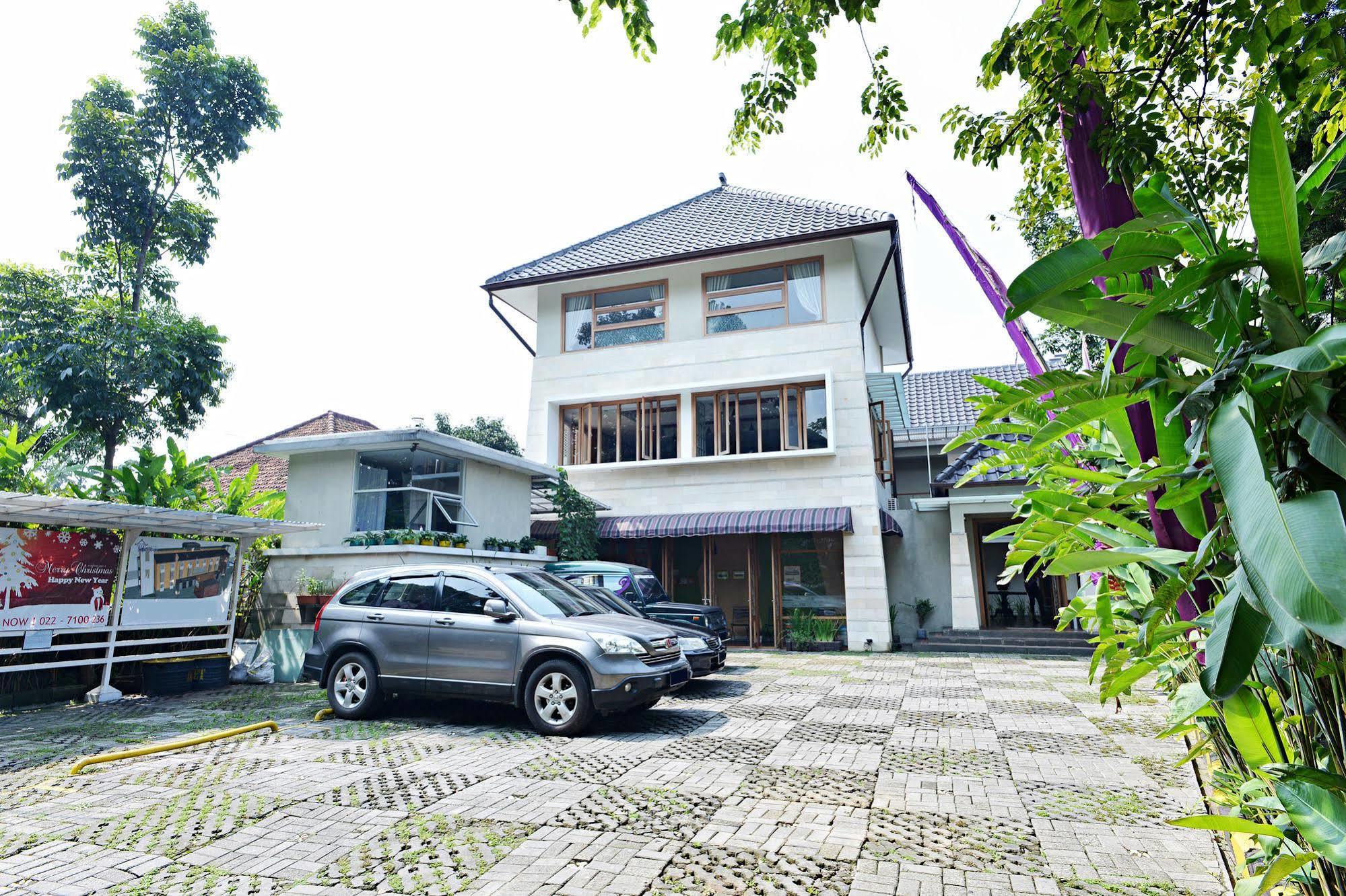 Zen Cibeunying Riau Hotel 3*